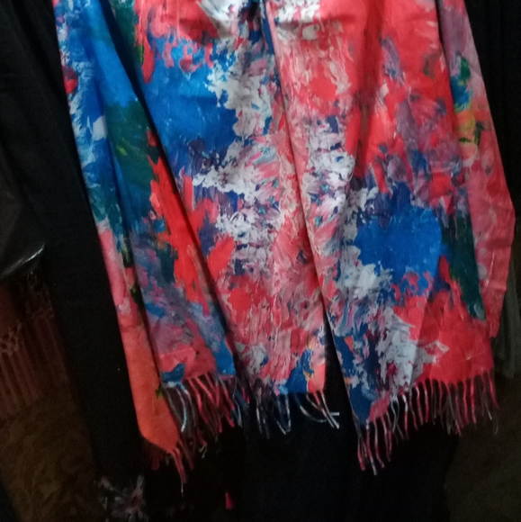 Marbleized Scarf 100% Viscose w/ clip, 27"/70" - Picture 3 of 3